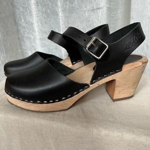 Lotta’s black leather clogs size 39 us8